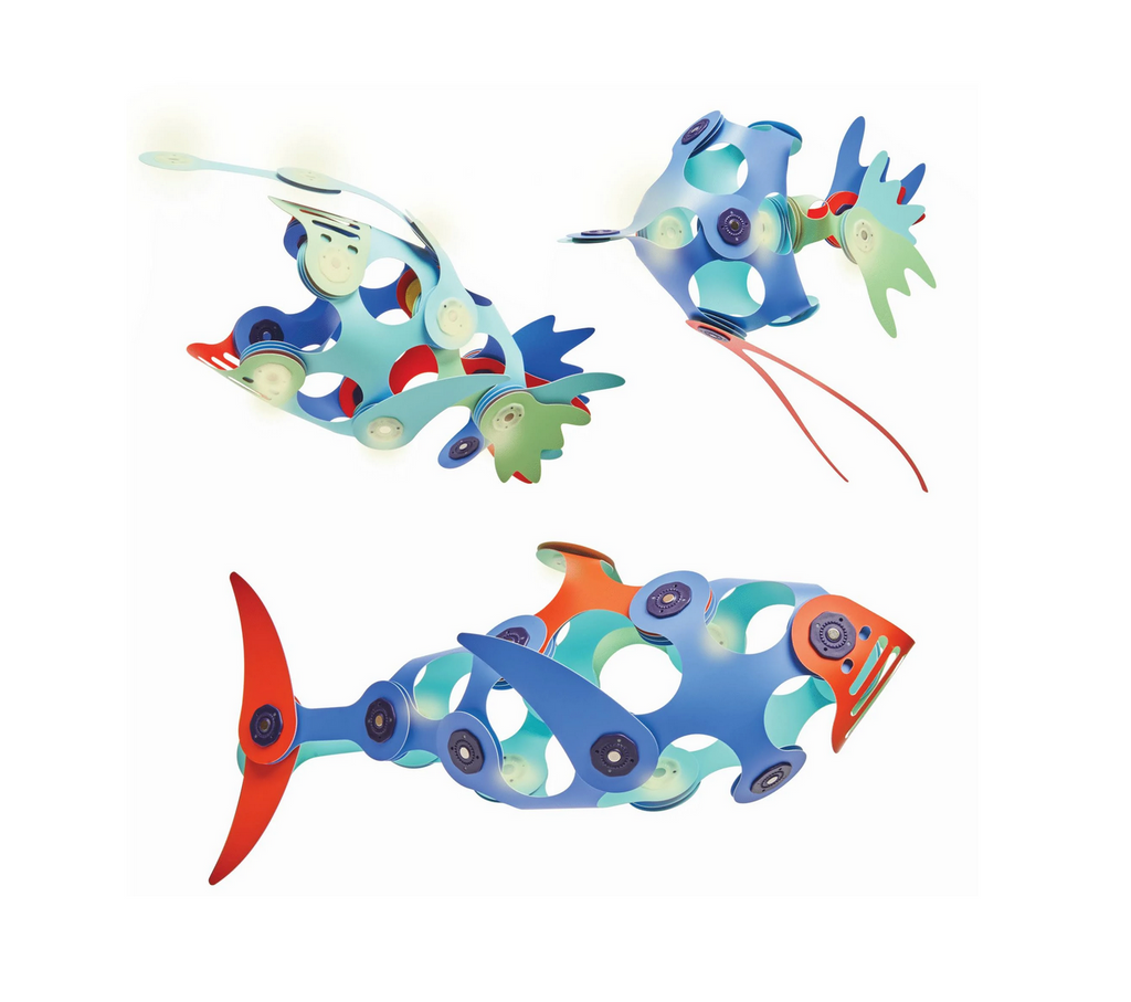 Three types of fish buoilt using the glow in the dark Clixo pieces included in this set.