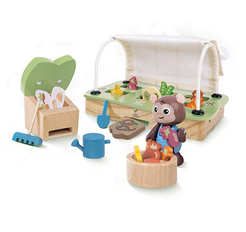 The perfect toy for your "budding" gardener at home! Includes a greenhouse, compost bin, rake, trowel, watering can, vegetable basket, four compost layers, two plots of lentils, four carrots, two cabbages and two tomatoes.