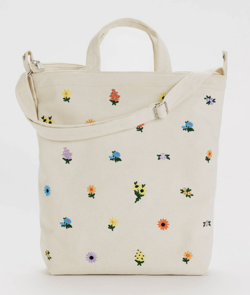 Close up of the Ditsy Floral Zip Duck Bag from Baggu. 