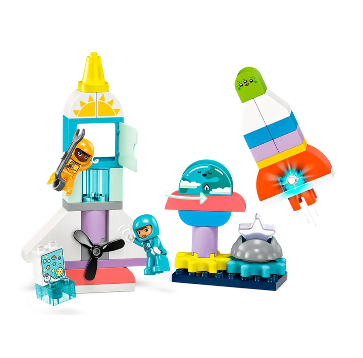 Space shuttle, launching pad and astronaut figures that can be made with the Space Shuttle Adventures set. 