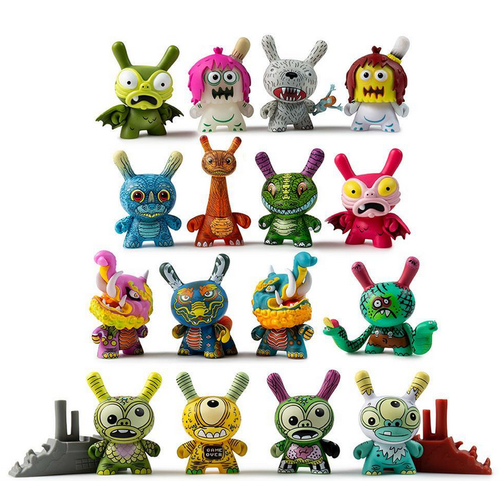 A picture of all 18 vinyl figure in the Kaiju Dunny Battle assortment. 
