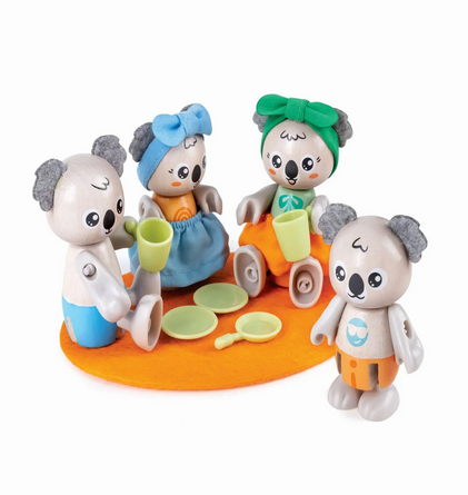 This adorable family of koala figurines is the perfect set of little critters. The koala family figurines mom, dad, son, and daughter can sit, stand and grip things with their hands. They’re adorably dressed with bright smiles on their faces.