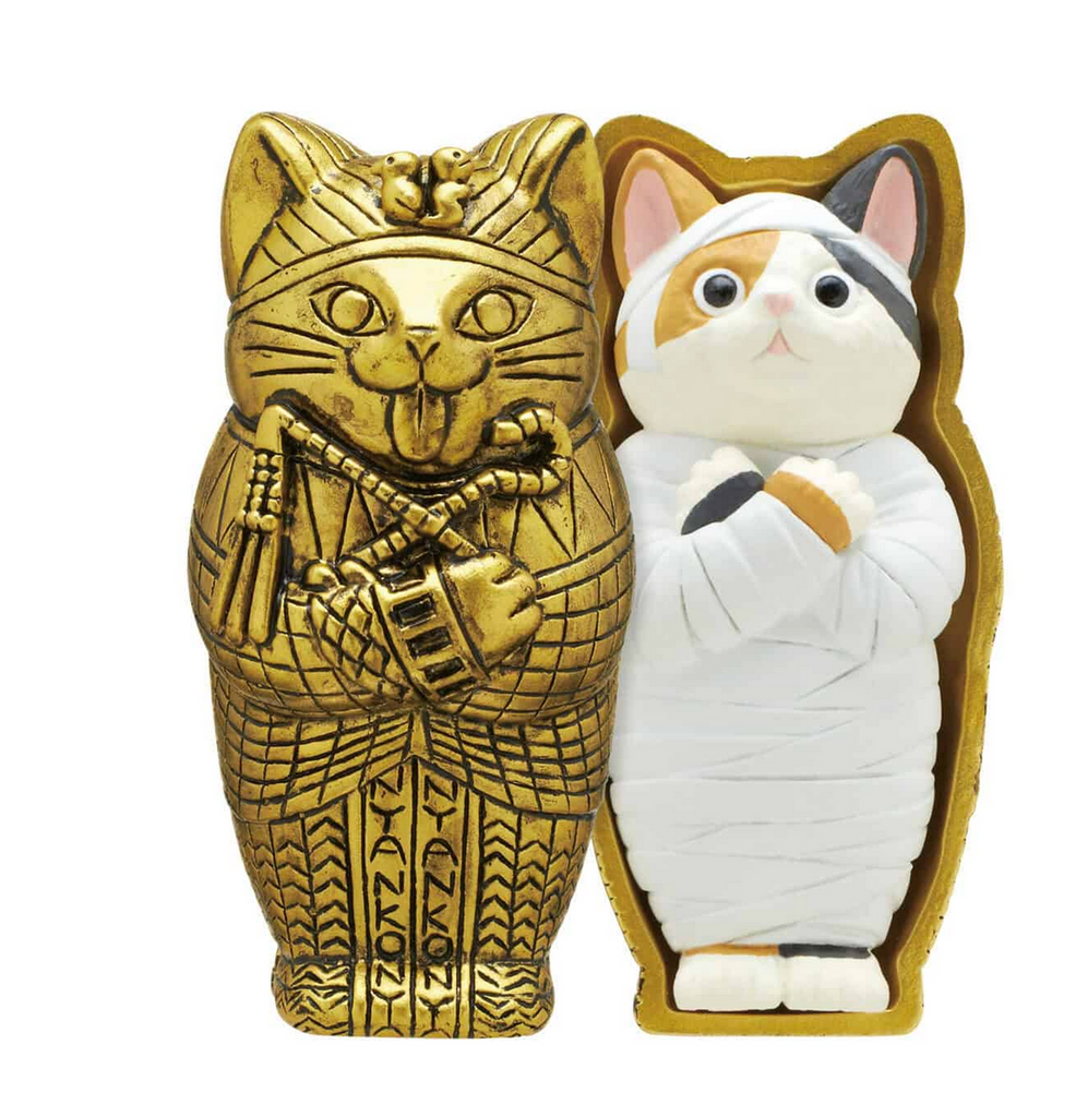 Calico Cat Mummy Mofusand vinyl toy.