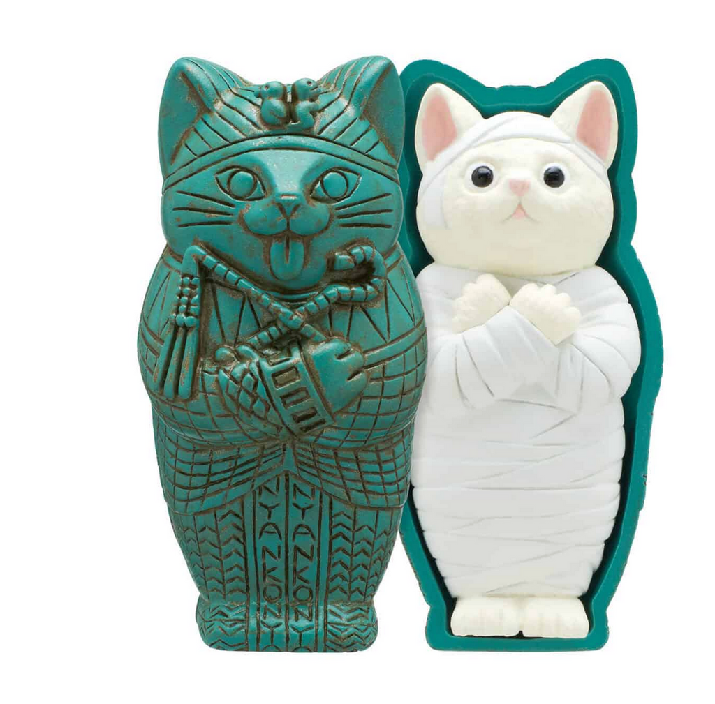 White Mummy Cat Mofusand collectible vinyl toy.