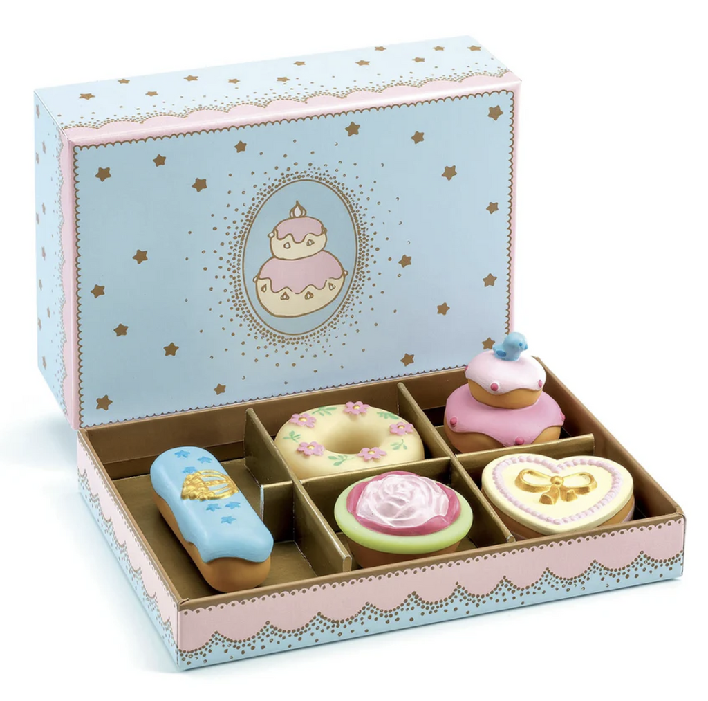 Princesses' Cakes in their box decorated with gold stars and pink border. 