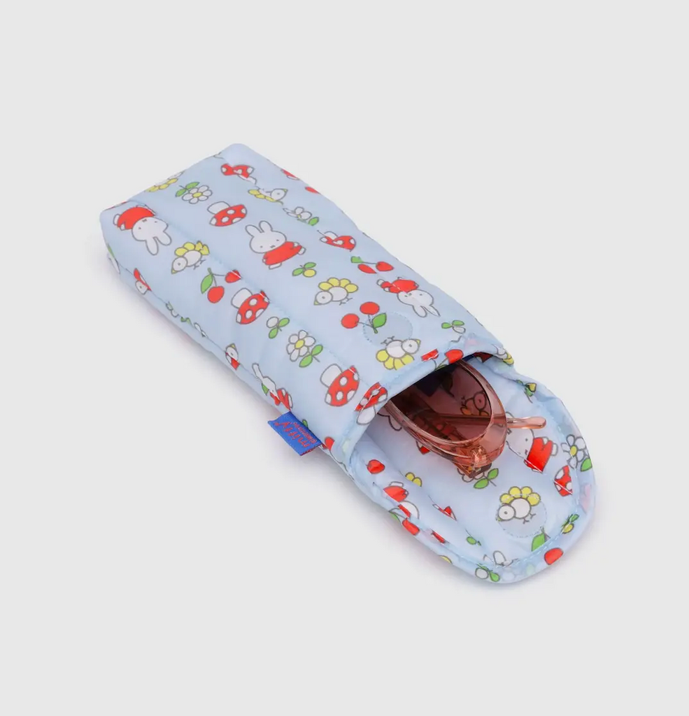 Garden Miffy Puffy Glasses Sleeve opened to show a pair of sunglasses inside. 
