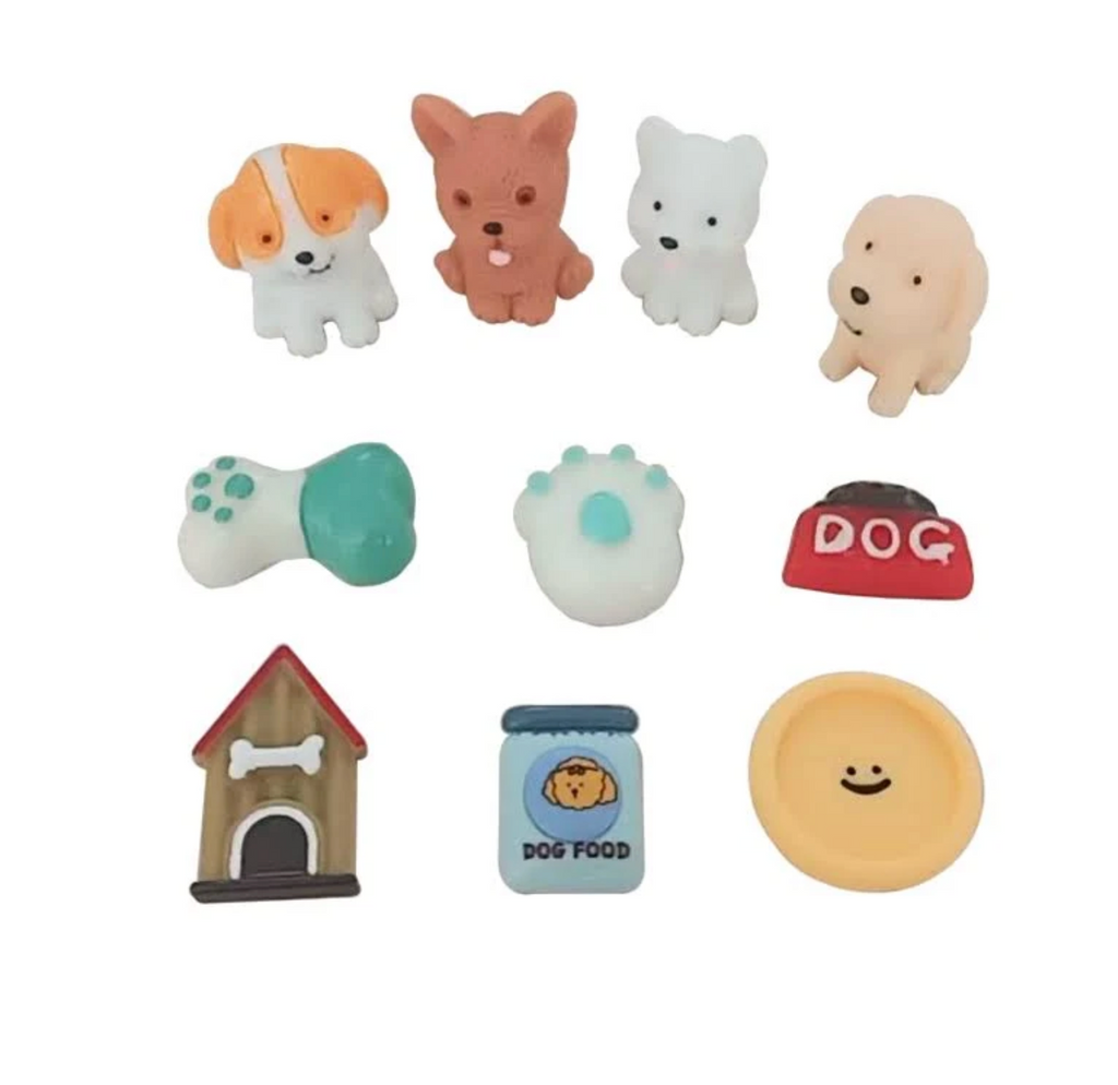 Mini squishy dogs, dog treats and other squishy items that are included with the Surprise Puppy Ball. 
