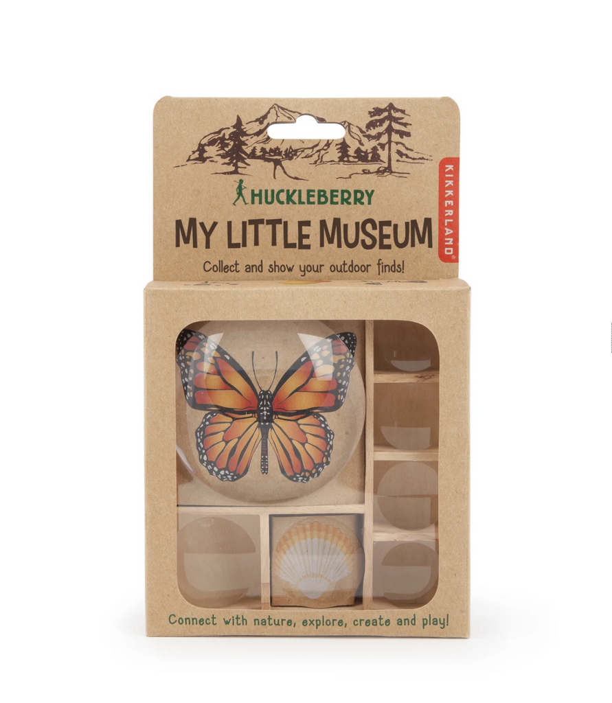 My Little Museum box in package. Wooden box with 7 different spaces with different magnifying glasses to observe your treaures from nature.