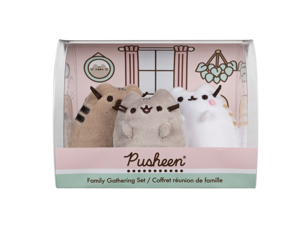 It's time for a big family group hug between Pusheen and her proud kitty parents! Spend some quality family time with Pusheen's mom and dad, featured in her web comic, with this three-piece 3-inch plush collector set packaged in a giftable display box. 